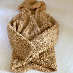 This is a abercrombie kids sherpa. It is a tan color, little pills on the sleeve